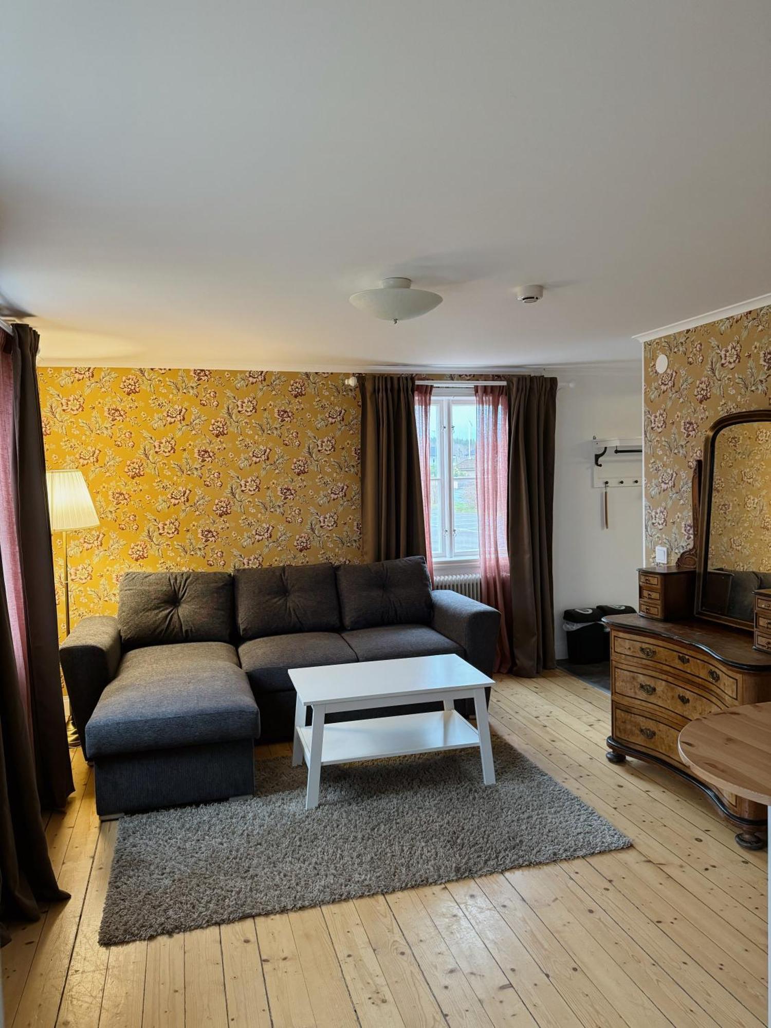 Hotel Smalandsgarden à Gränna Extérieur photo